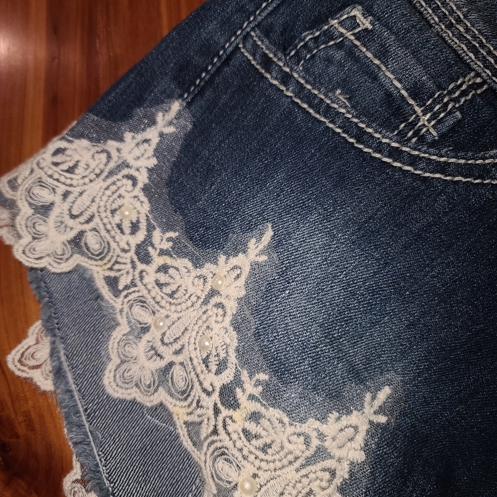 Shorts - Picture 3 of 4